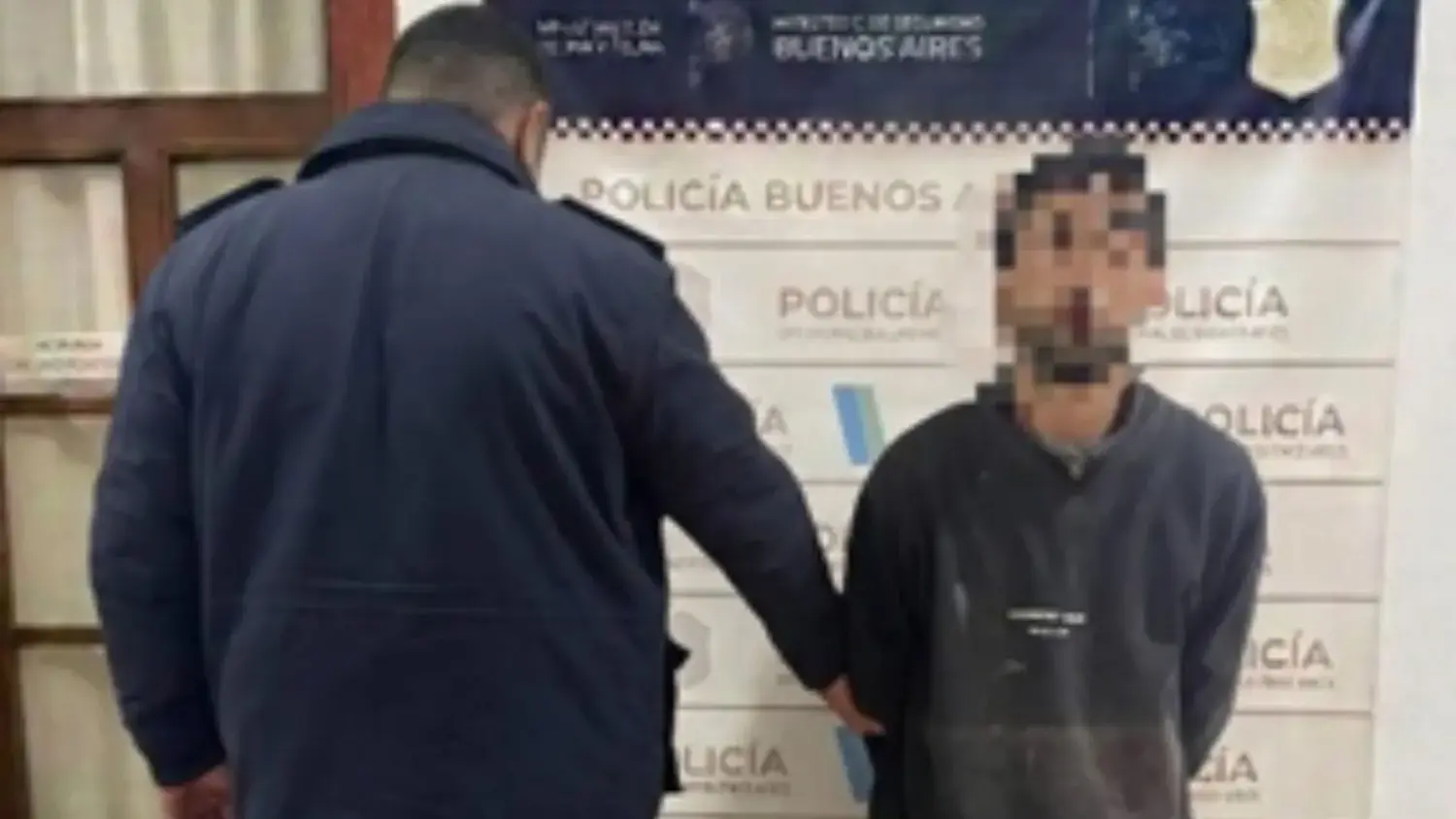El detenido tenía un pedido de captura por un hecho de robo.