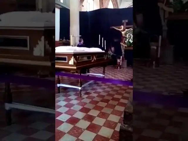 Imagen de Cristo movió la cabeza en plena misa
