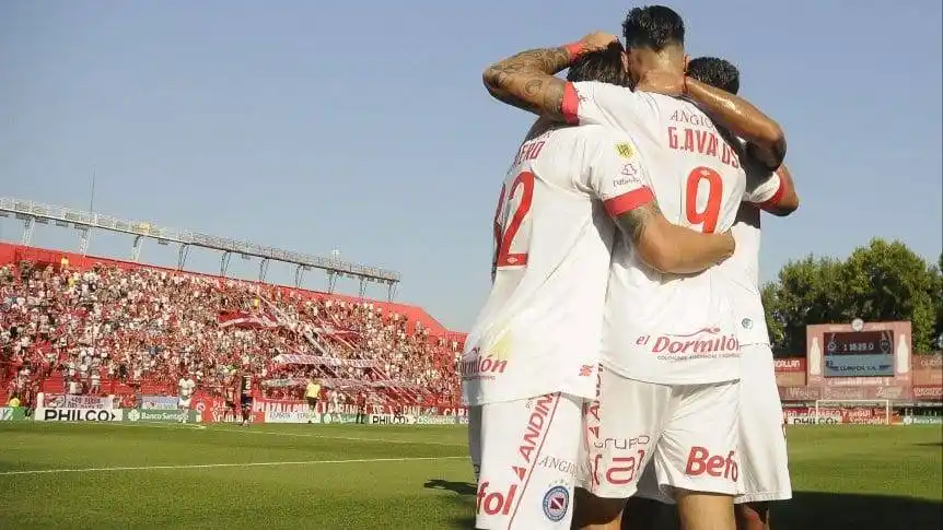 Argentinos Juniors goleó a Newell�"s y está invicto