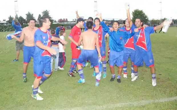 Sud América goleó y pasó a cuartos de final