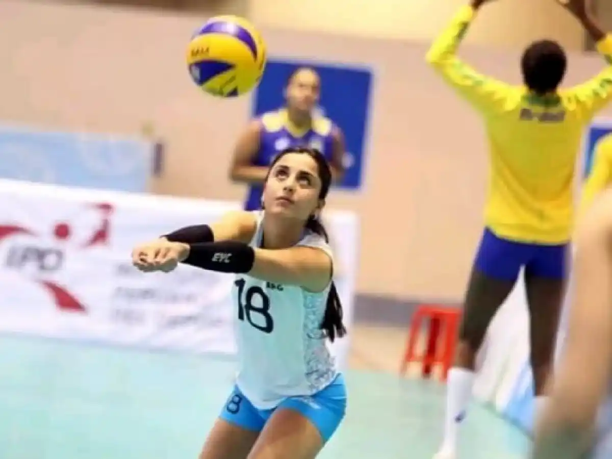 Valentina empieza a jugar en Paraguay