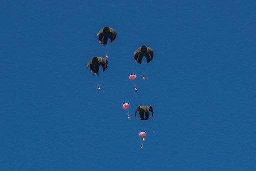 AYUDA HUMANITARIA COBRA 5 VÍCTIMAS EN GAZA: cargamento cae sobre una casa