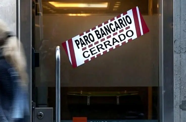 Lunes y martes con paro de bancarios