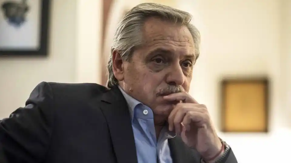 El oficialismo no tiene plan y la oposición sólo se mira el ombligo