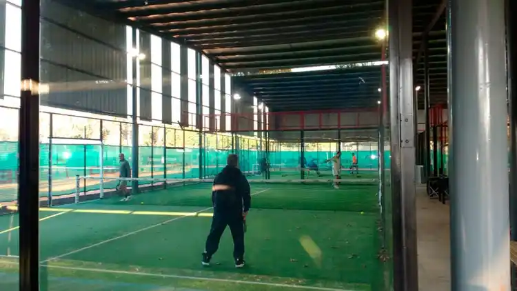 16 detenidos en Pilar por un torneo de pádel clandestino: investigan si participó un ex ministro de Macri