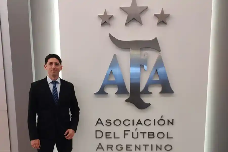 Juan Bonín arbitrará a Ferro en Tostado