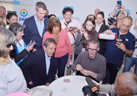 El renovado espacio público que visitó Massa en su recorrida