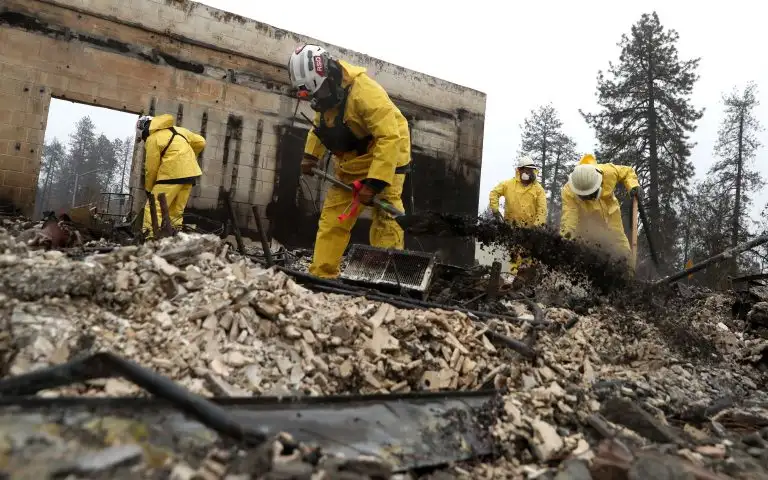 Ascienden a 83 los muertos por el incendio en California