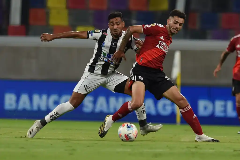 River desplegó toda su contundencia en Santiago