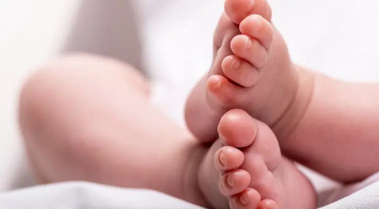 Cae ABERRADO que violó a su hijo de 7 meses