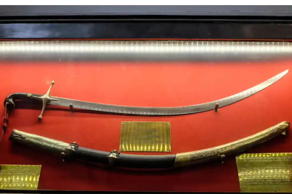 Profundo rechazo al traslado del sable corvo del Libertador