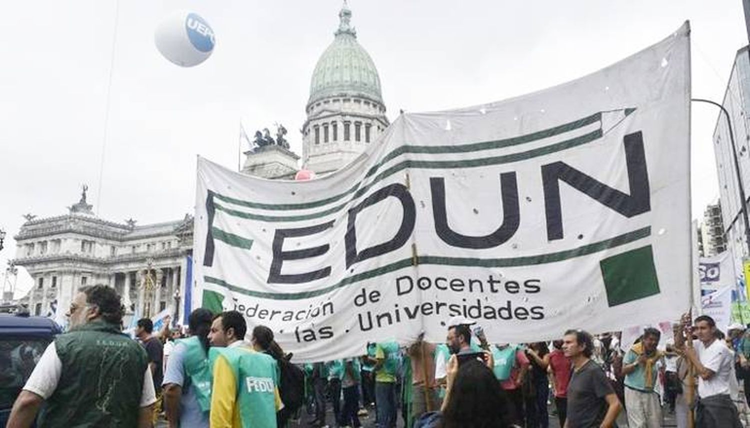 Educación ofreció un aumento del 7% en octubre a los docentes universitarios