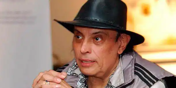 Volvieron a internar al cantante Sebastián: está sedado y con oxígeno