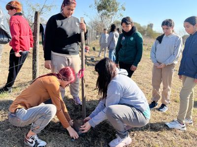 Arroyito lanzó la campaña “Planta Futuro” con la meta de sumar 700 nuevos árboles