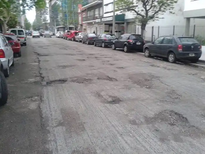 Así se encontraban los "arreglos" que realizaba Bonifatti en las calles Tucumán y Peña. 