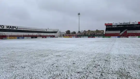 Nieve en lugares impensados: la ola polar tiñó de blanco a varias ciudades del centro del país