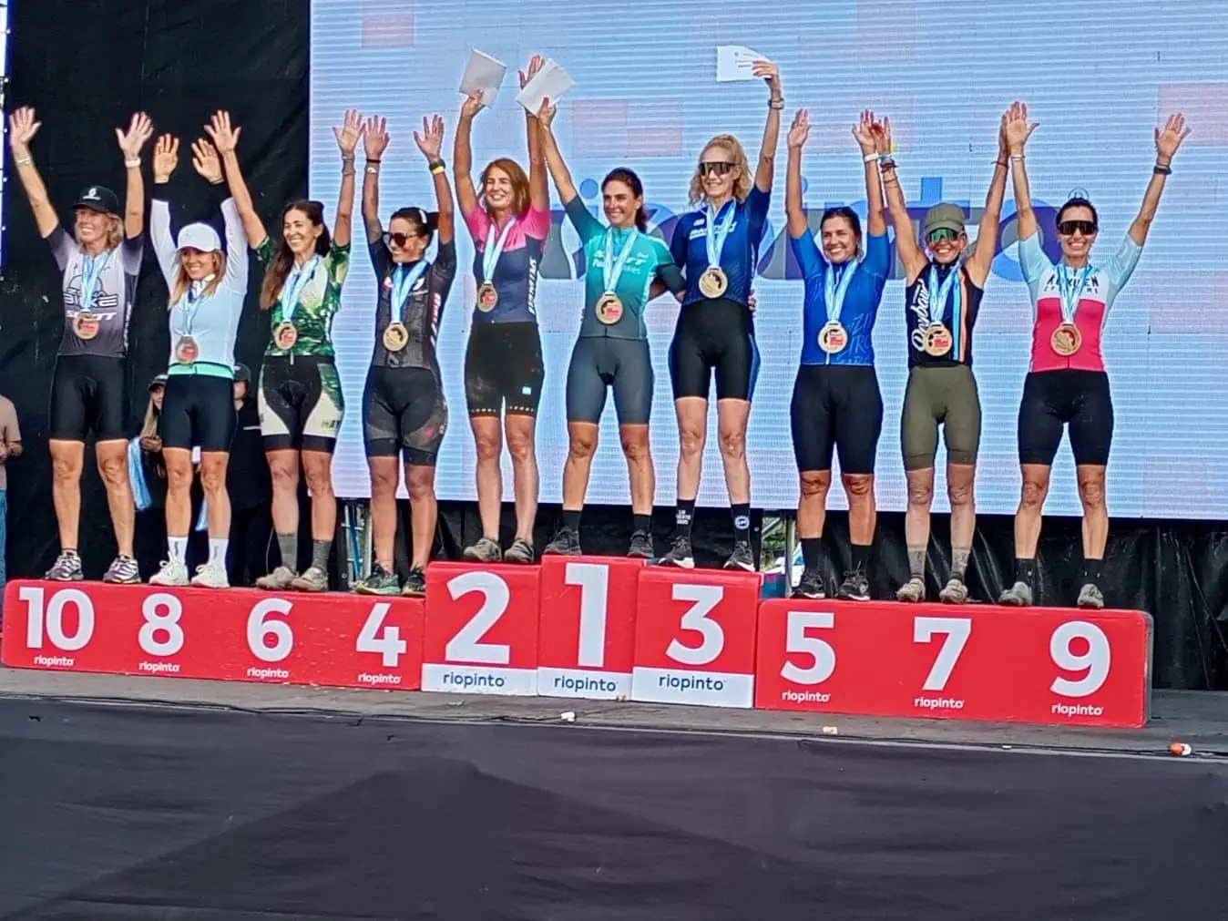Sampedrinos participaron de la carrera Desafío al Valle de Río Pinto, donde también estuvo Lionel Scaloni.