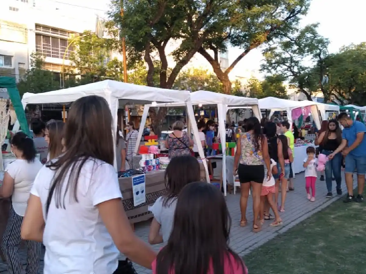 Volvió la feria de artesanos en la antesala de la Navidad
