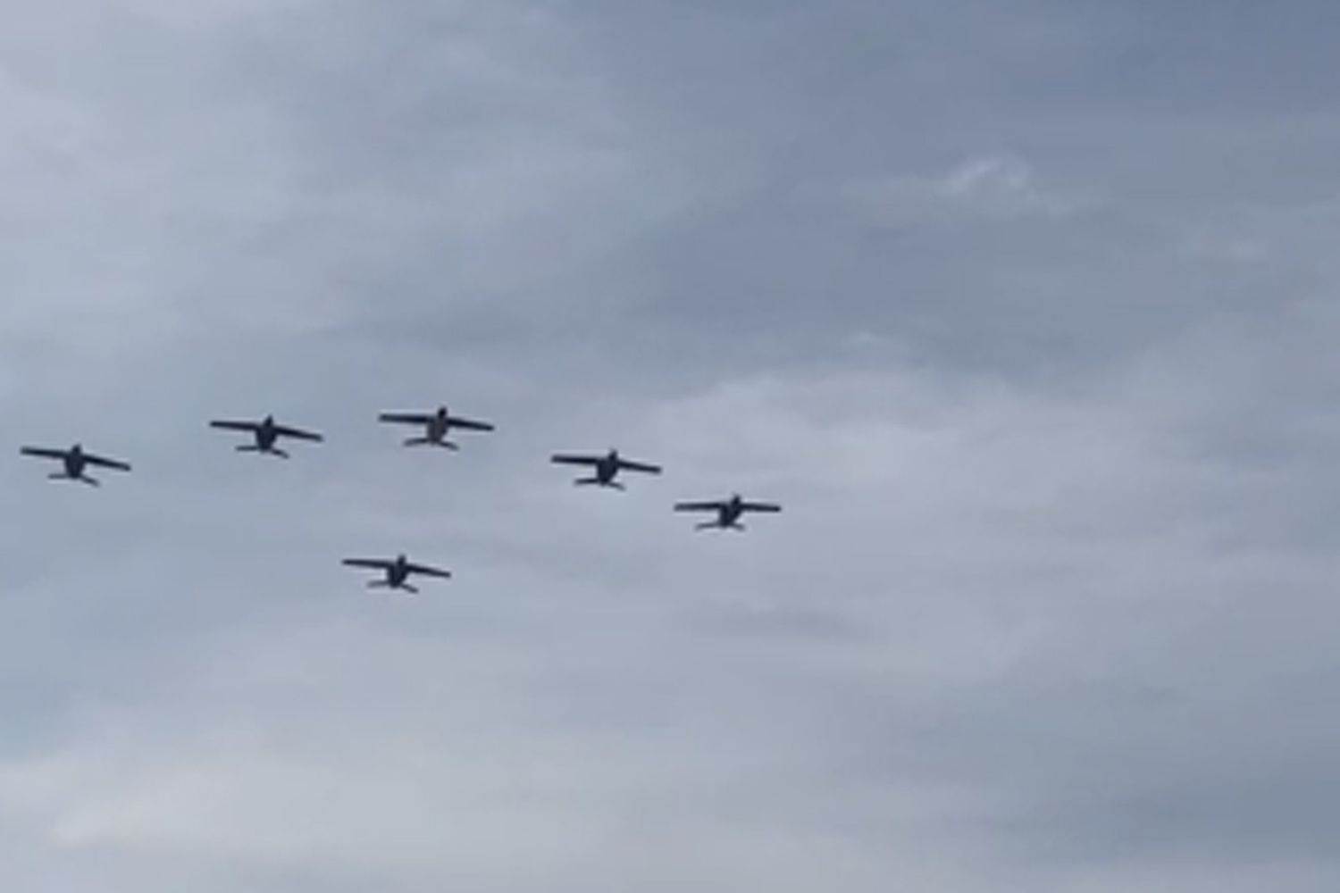 ¿Por qué sobrevolaron los Pampa III el cielo tandilense?