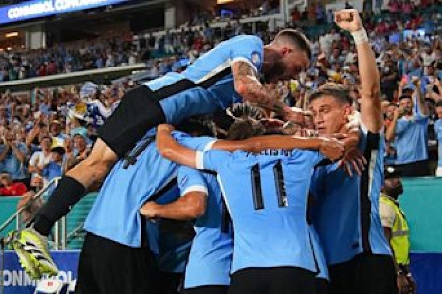 Victorias de Uruguay y EE.UU en sus debuts