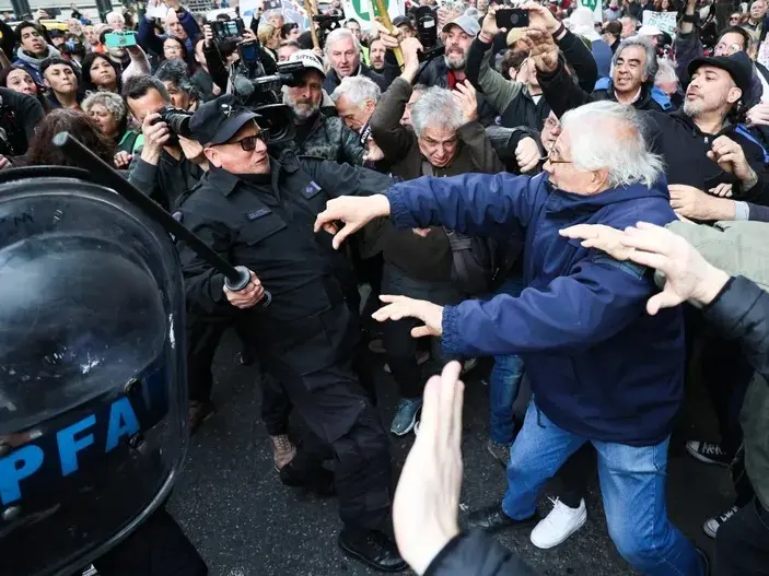 Represión de las fuerzas federales en la marcha de los miércoles de los jubilados.