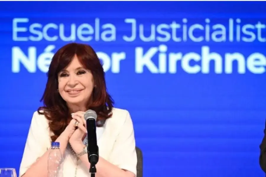 Cristina reaparece en la Plaza de Mayo