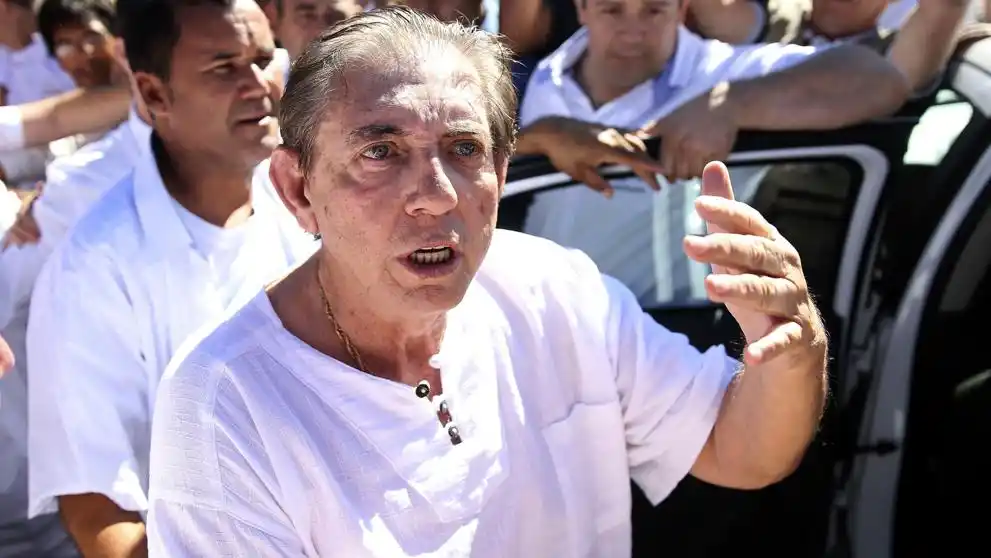Se entregó el curandero brasileño acusado de agresiones sexuales