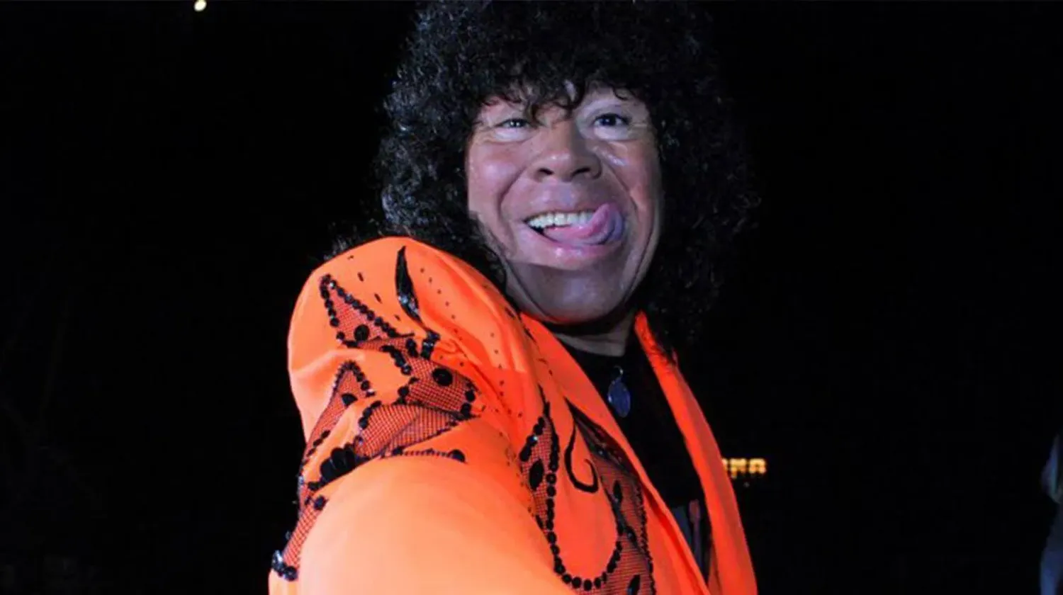 La Mona Jiménez desvinculó a todos sus músicos
