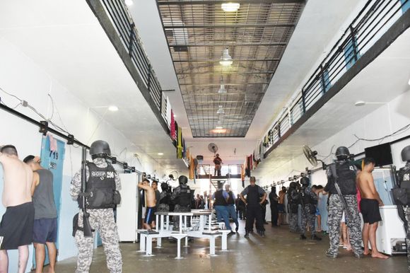Pullaro impuso medidas más duras para narcos y sicarios en cárceles santafesinas