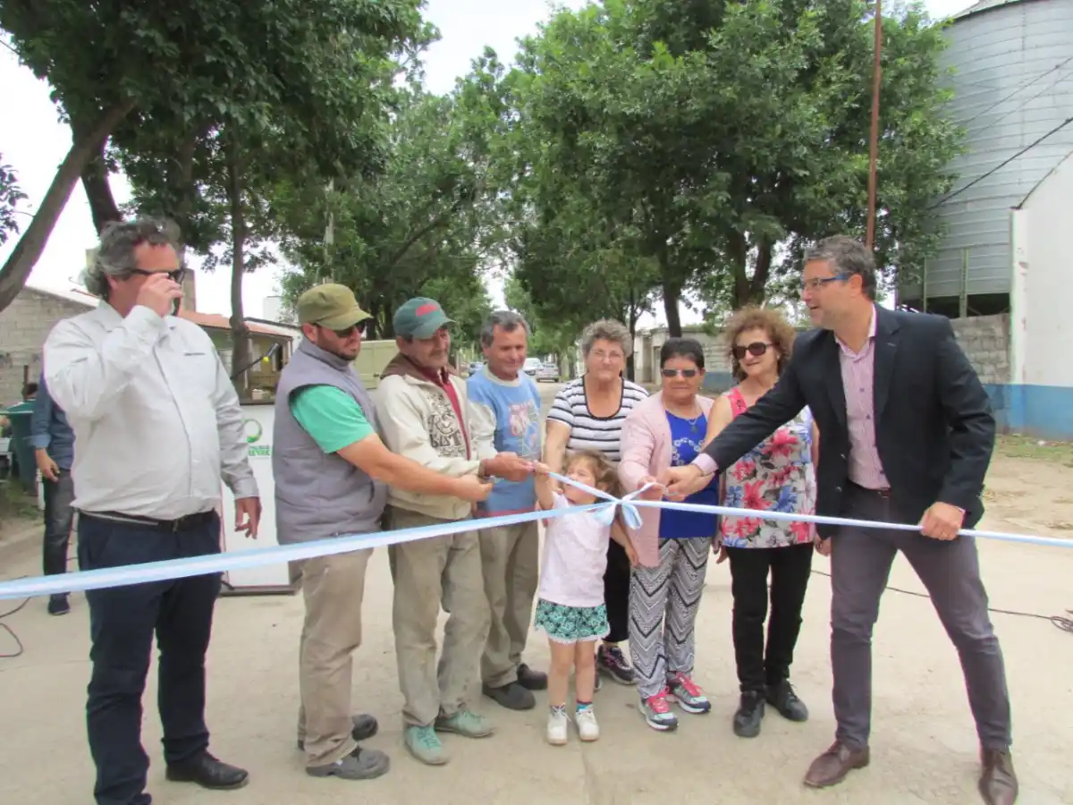 Freyre inauguró cinco cuadras de cordón  cuneta en calle Maipú 