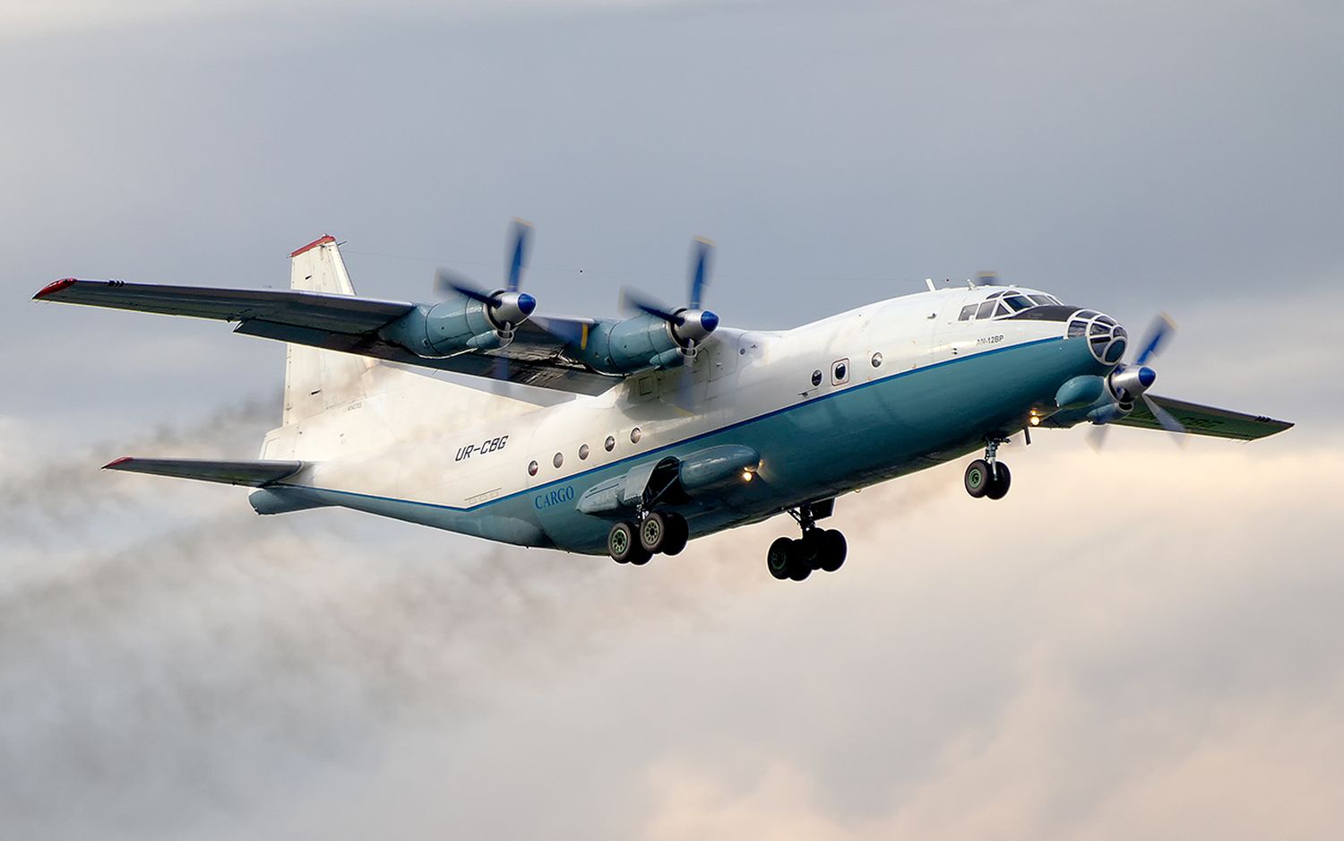 Tracking the Antonov An-12 in South America: Brazil and Paraguay stops detailed