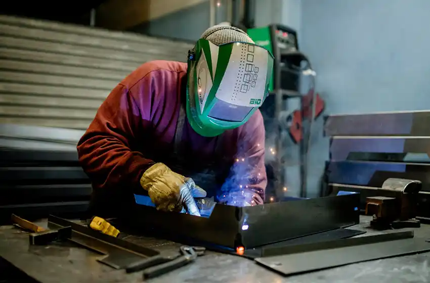 La industria pyme cayó 3,2% anual en julio, por segundo mes consecutivo