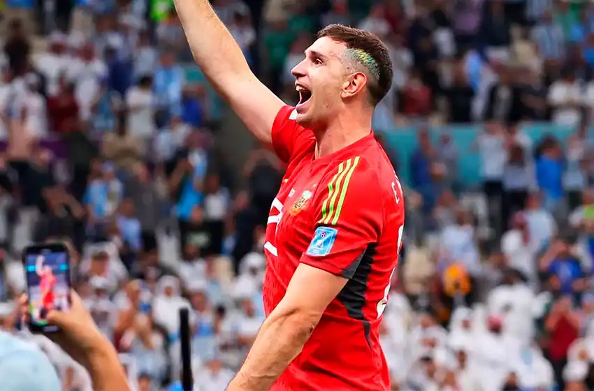 Dibu Martínez, con muchas chances de dejar Aston Villa: los tres grandes que lo quieren