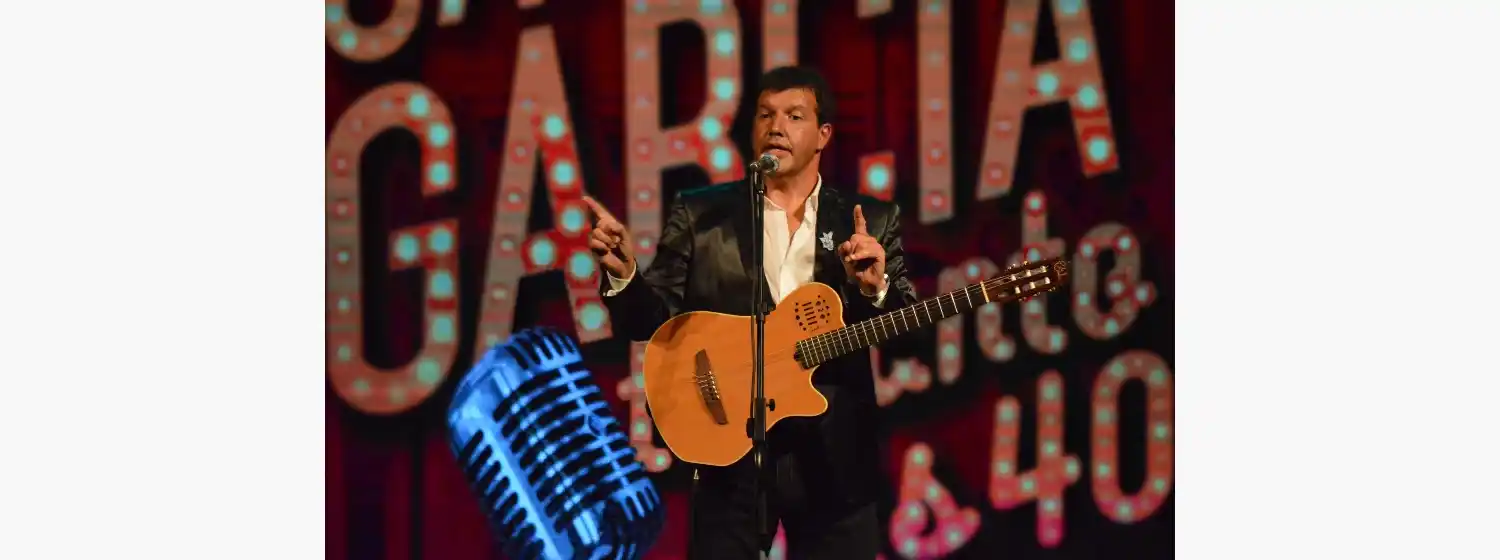 El showman Carlos García "Te canta las 40"