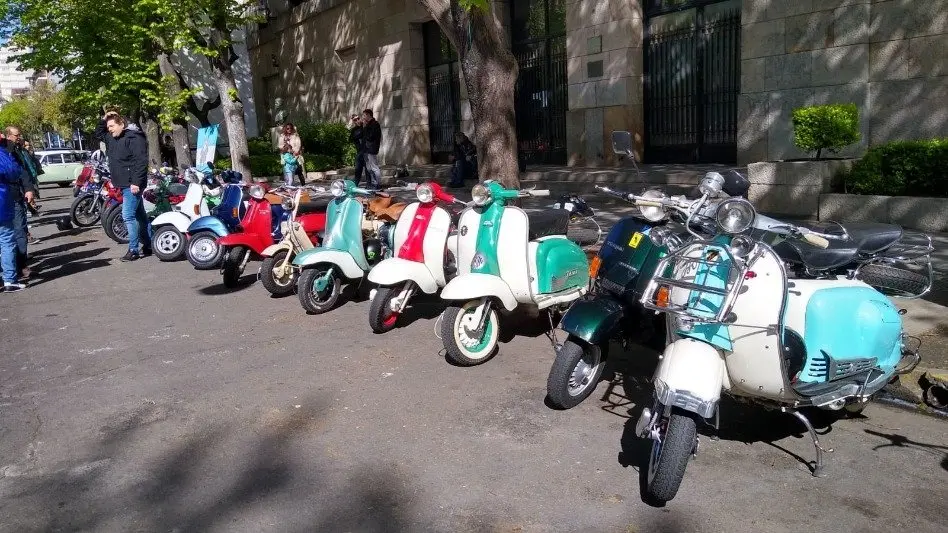 Celebración del octavo aniversario de la asociación de Scooter Clásicos 