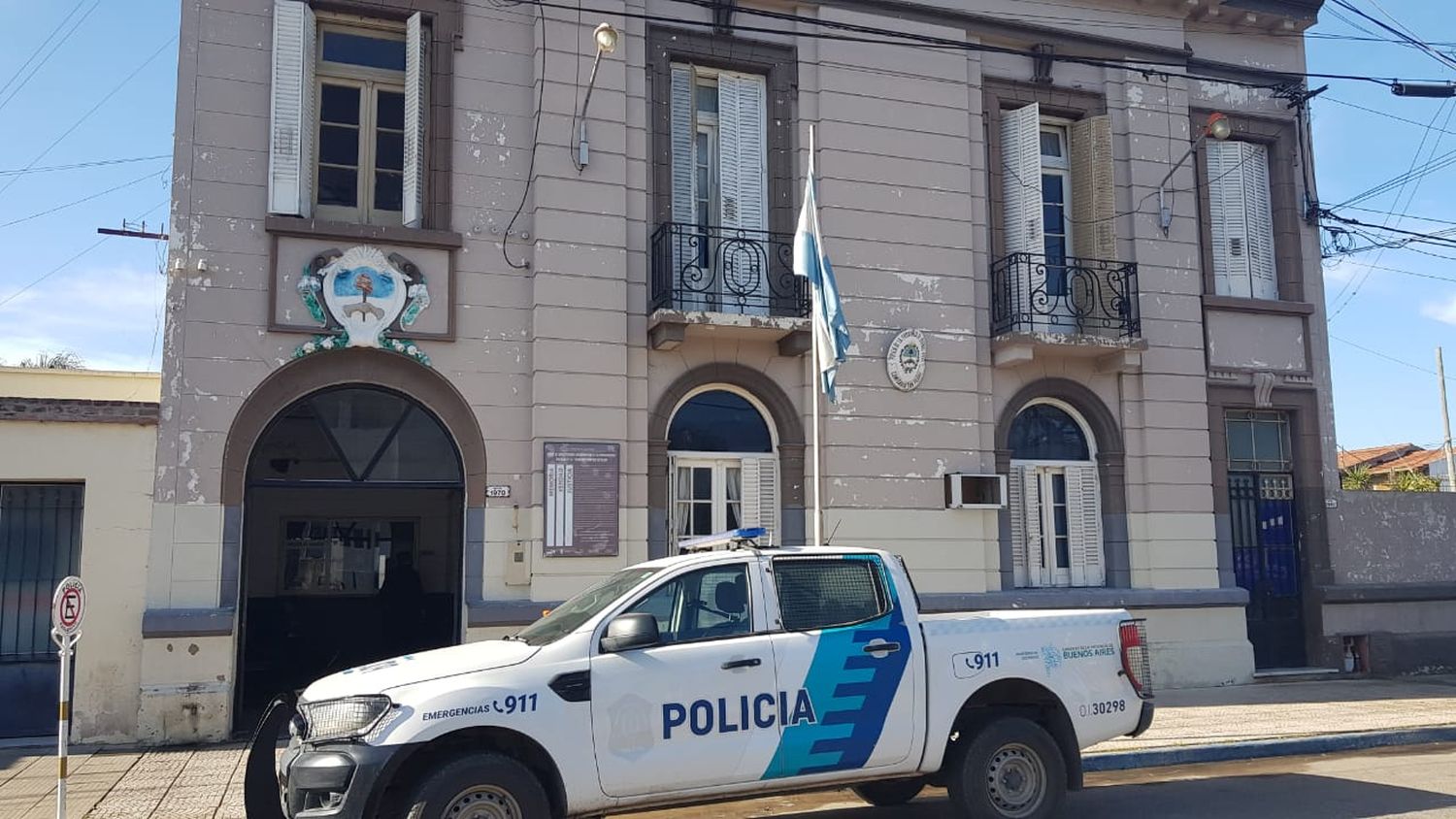 Treparon el techo y les robaron sus pertenencias