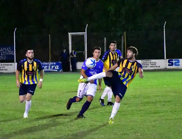 El clásico de Urdinarrain tuvo emociones y terminó en un empate sin goles