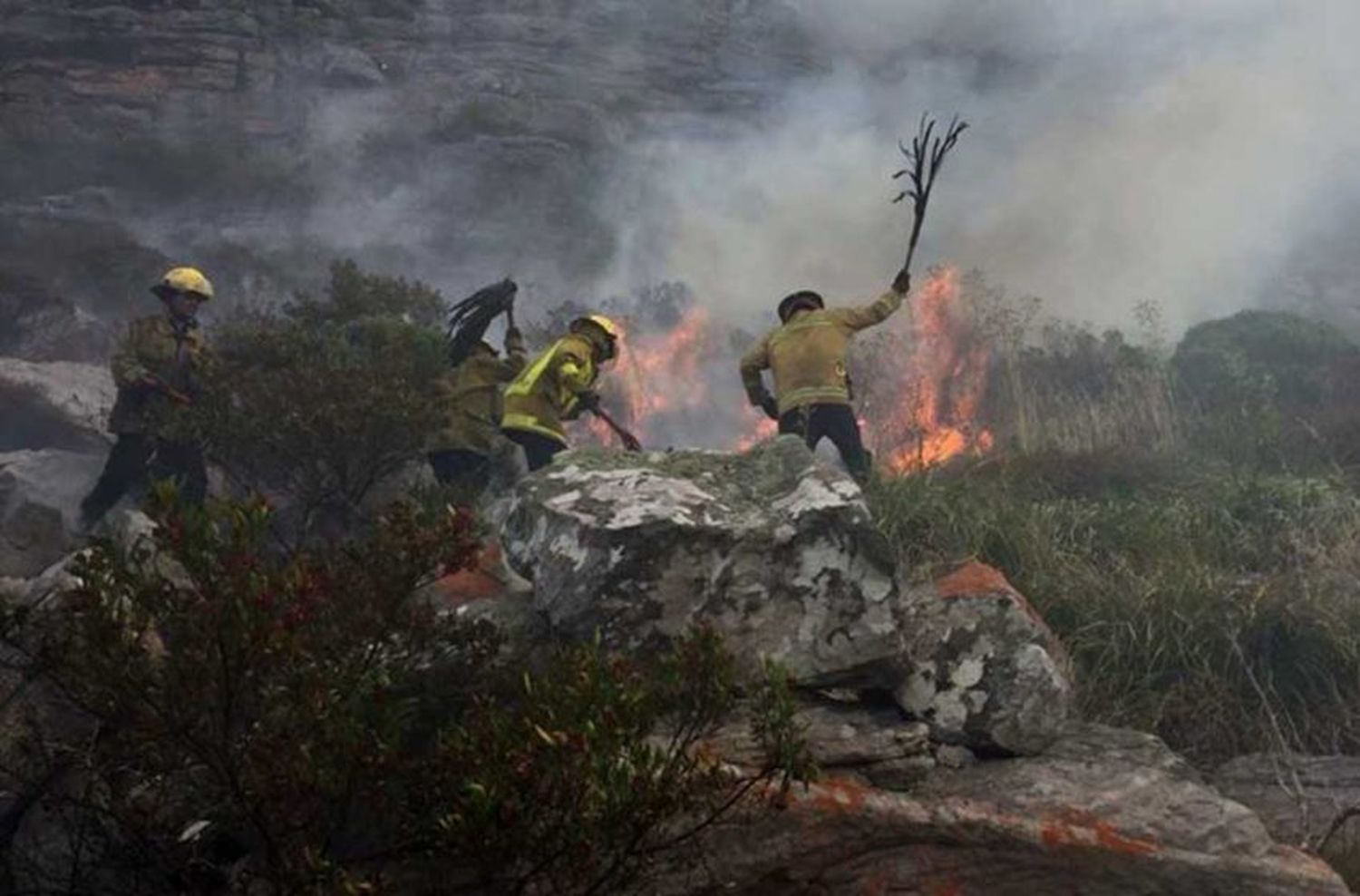 Gran incendio en el barrio Santa Celina