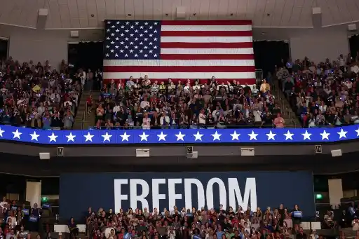 La «Kamalamanía» llega a la campaña electoral de los DEMÓCRATAS