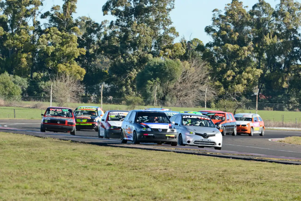 Ezequiel Duerto ganó en Paraná la final del Turismo Pista 1600