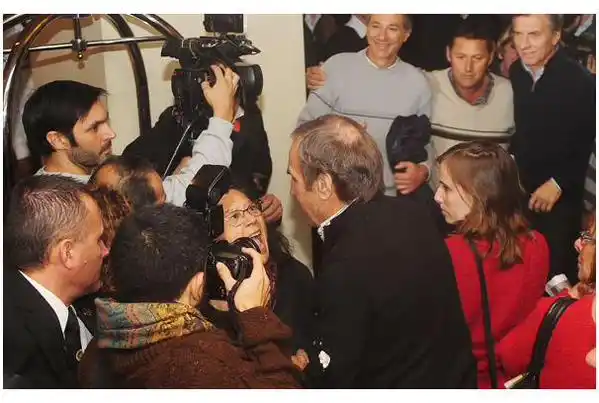 Elecciones 2015: Agredieron a Reutemann en el cierre de campaña del PRO en Santa Fe