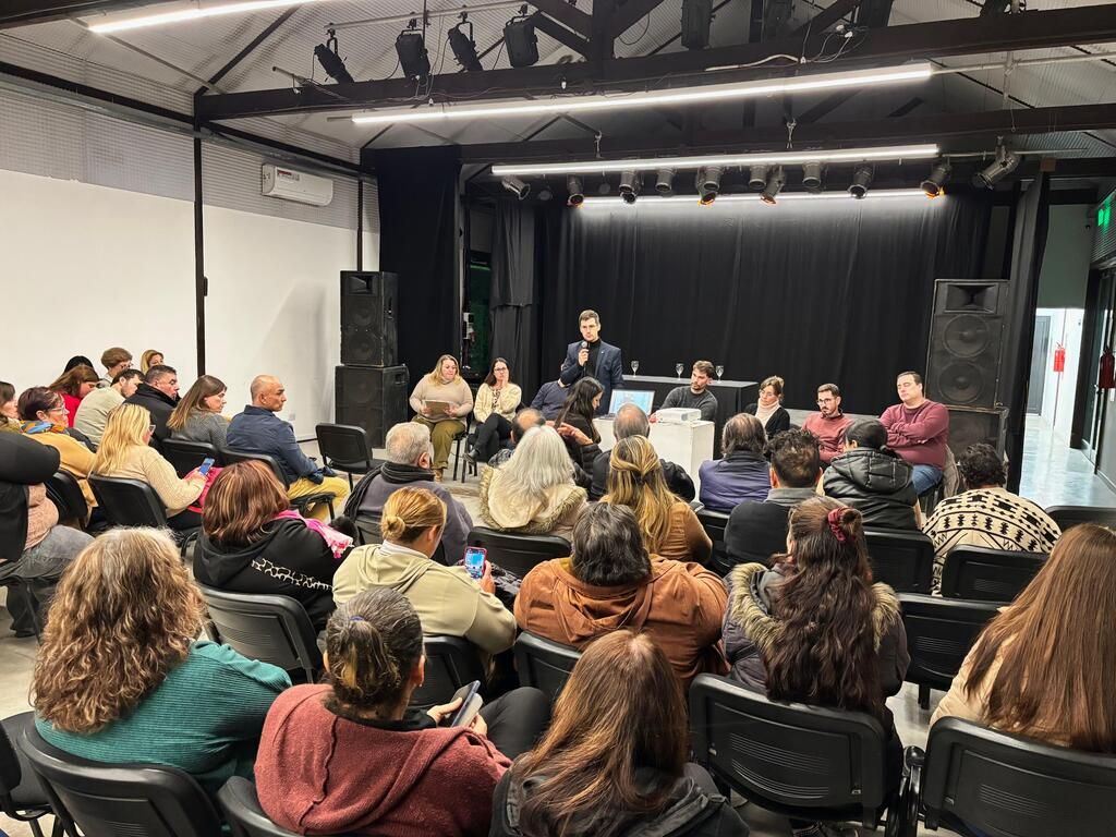 repResentantes vecinales comenzaron a recorrer los barrios que forman parte de la primera etapa del Plan de pavimentación