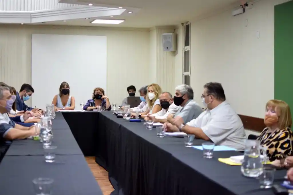 Paritaria salarial: Gobierno y gremios docentes se reúnen este sábado