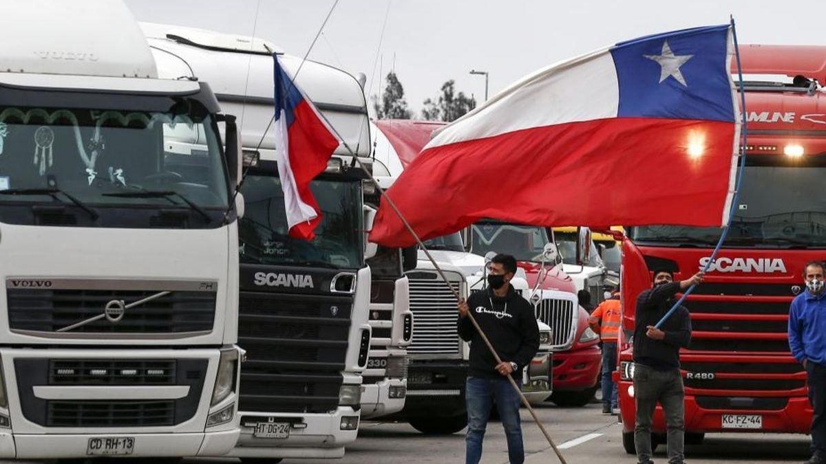 El Gobierno de Chile demandará a los camioneros que protestan en las rutas