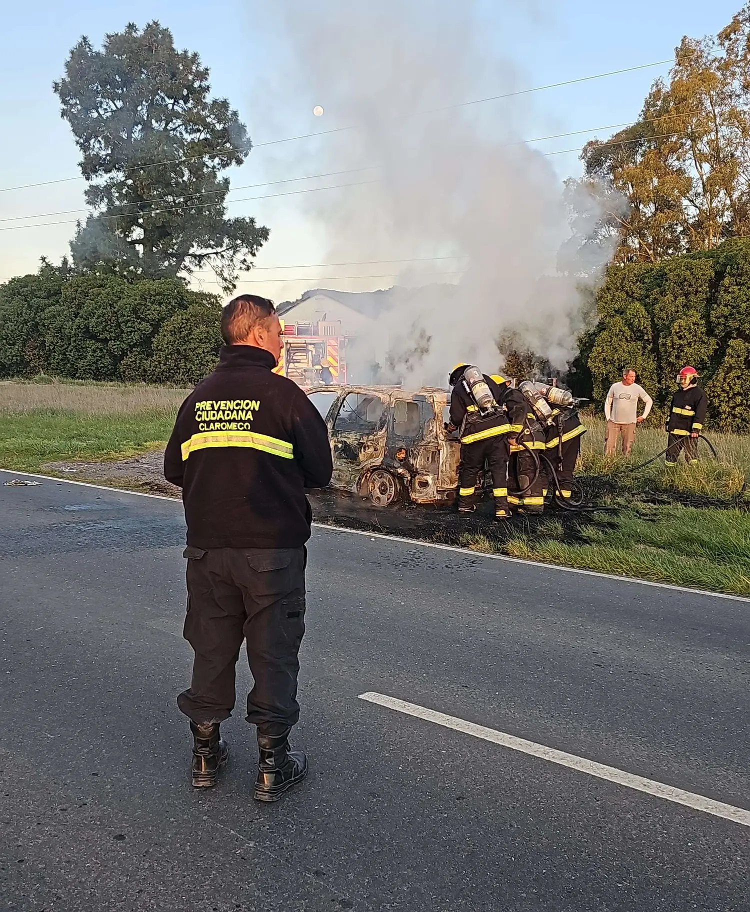 El fuego destruyó una Ecosport saliendo de Claromecó