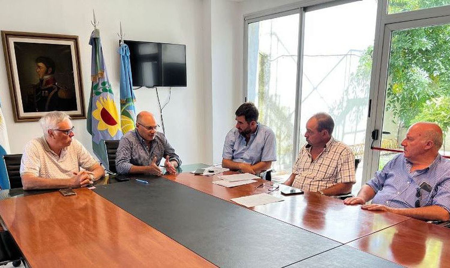 Firmaron contrato por concesión de una pulpería en el cerro El Triunfo