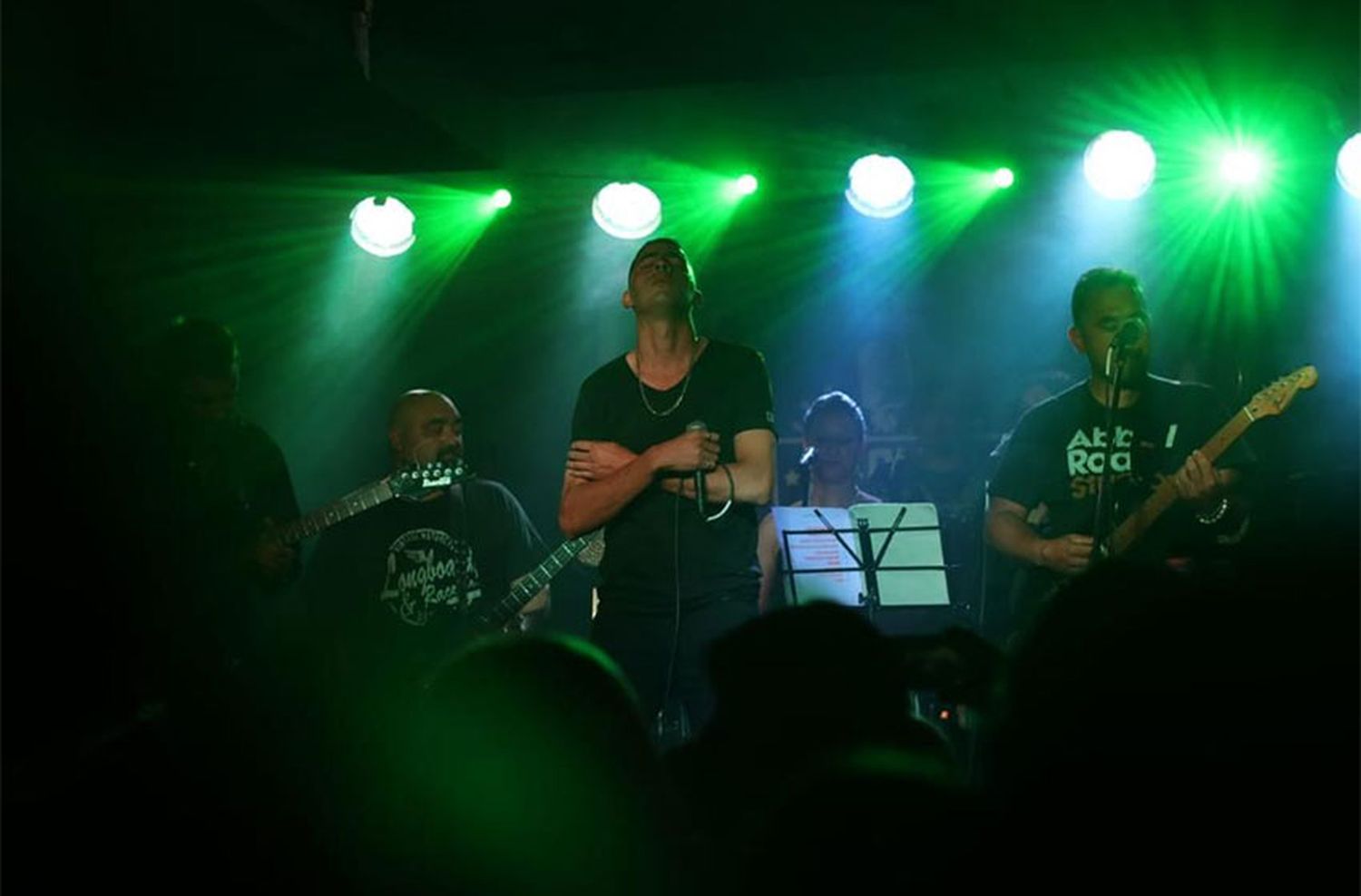 Diapositivas presenta "Dejando Huellas"