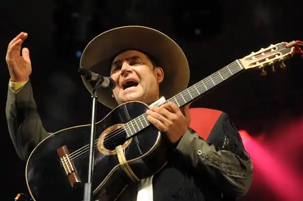 El Chaqueño Palavecino cierra el 159º aniversario de Las Flores