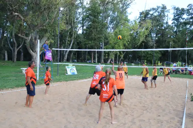 Deportes: Torneo de Beach Newcom en el Parque del V Centenario
