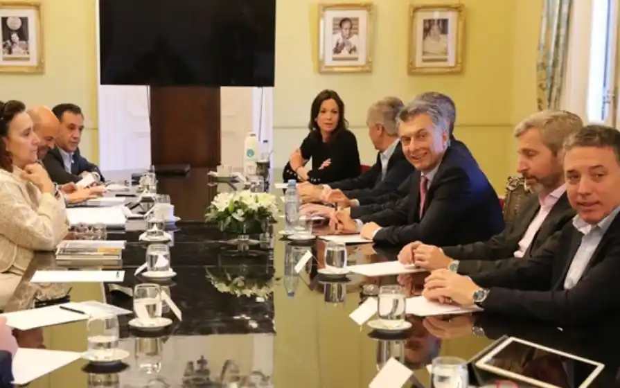 El Gobierno a Carrió: "Nadie debe condicionar al Presidente"